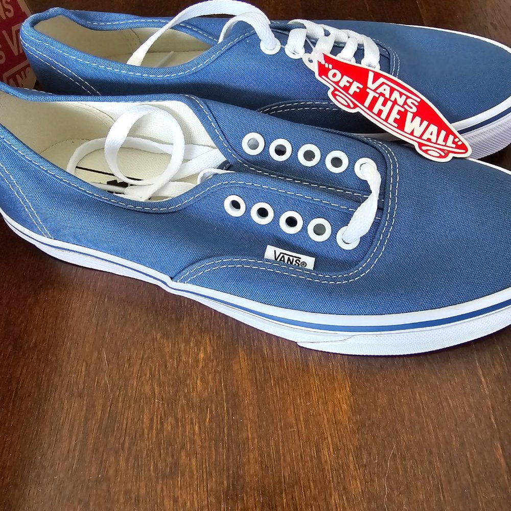 Vans Authentic Navy size 7.5 men and 9 women - Picture 2 of 4